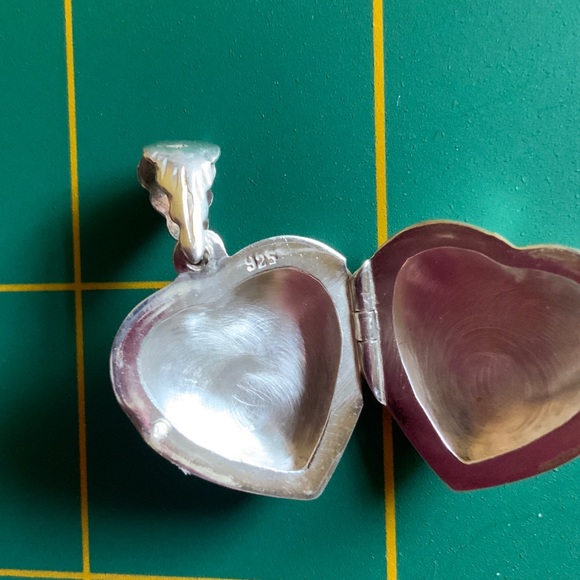 Sterling Silver heart locket - Picture 3 of 10